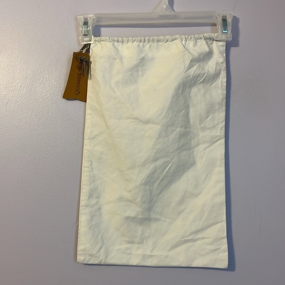 Quoddy Cream Dust Bag With Leather Brand Tag Drawstring Closure - Picture 8 of 12